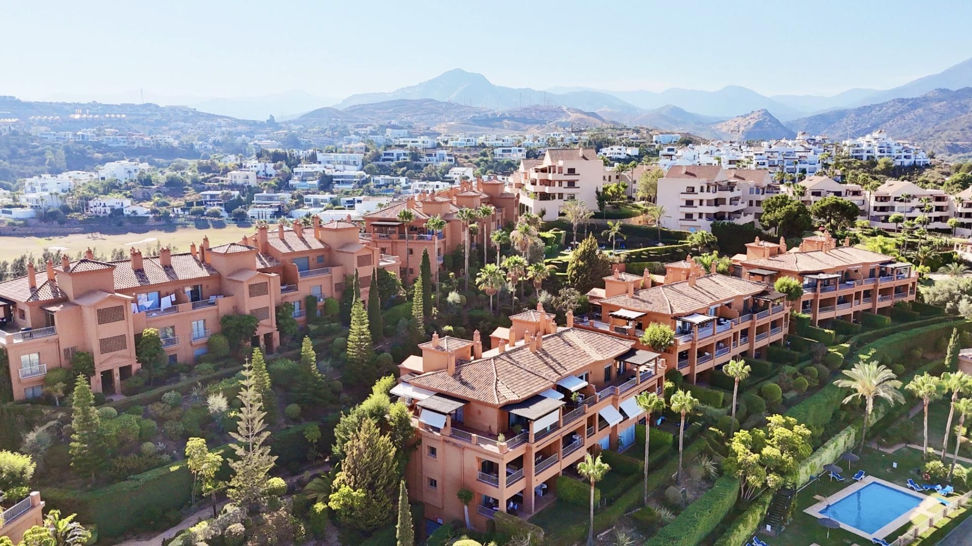 Exterior view of Flat for sale in Estepona  with Air Conditioner and Terrace
