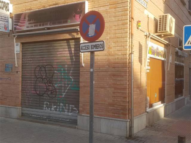 Local comercial en Alquiler en Calle Vicente Flores Navarro, 29 en Triana Oeste