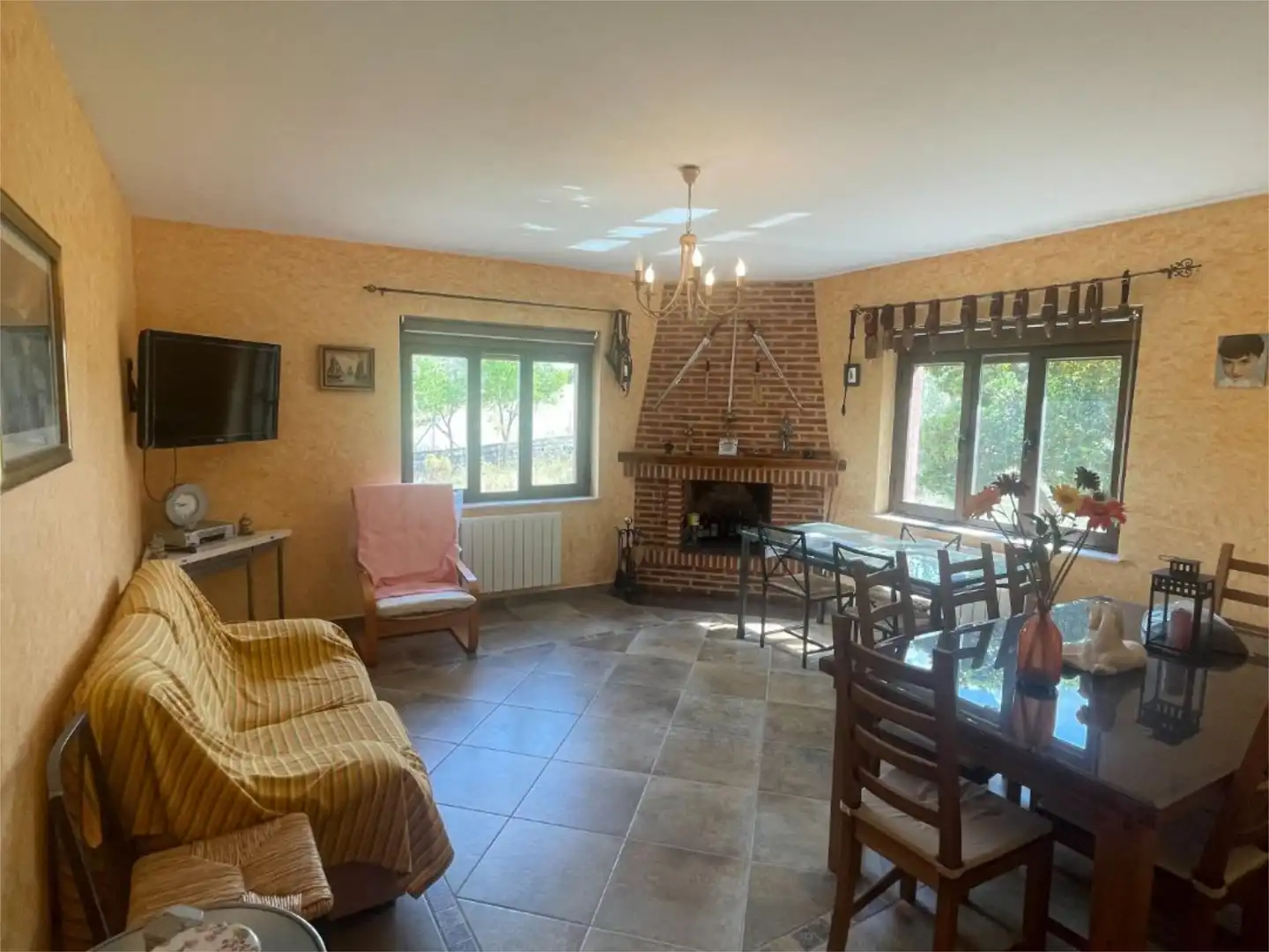 Casa o chalet en venta en Calle Piedrahita, 24, Horcajo Medianero Sala de estar de Casa o chalet en venta en Horcajo Medianero con Calefacción, Jardín privado y Terraza