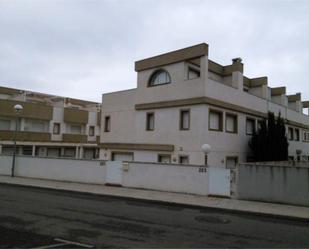 Vista exterior de Casa adosada en venda en Sant Carles de la Ràpita amb Terrassa i Piscina