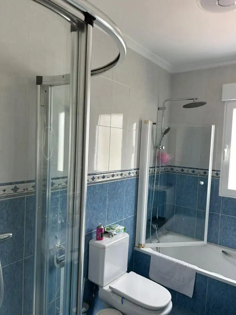 Bany de Casa o xalet en venda en La Manga del Mar Menor amb Aire condicionat, Calefacció i Jardí privat