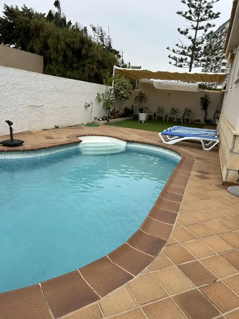 Piscina de Casa o xalet en venda en La Manga del Mar Menor amb Aire condicionat, Calefacció i Jardí privat