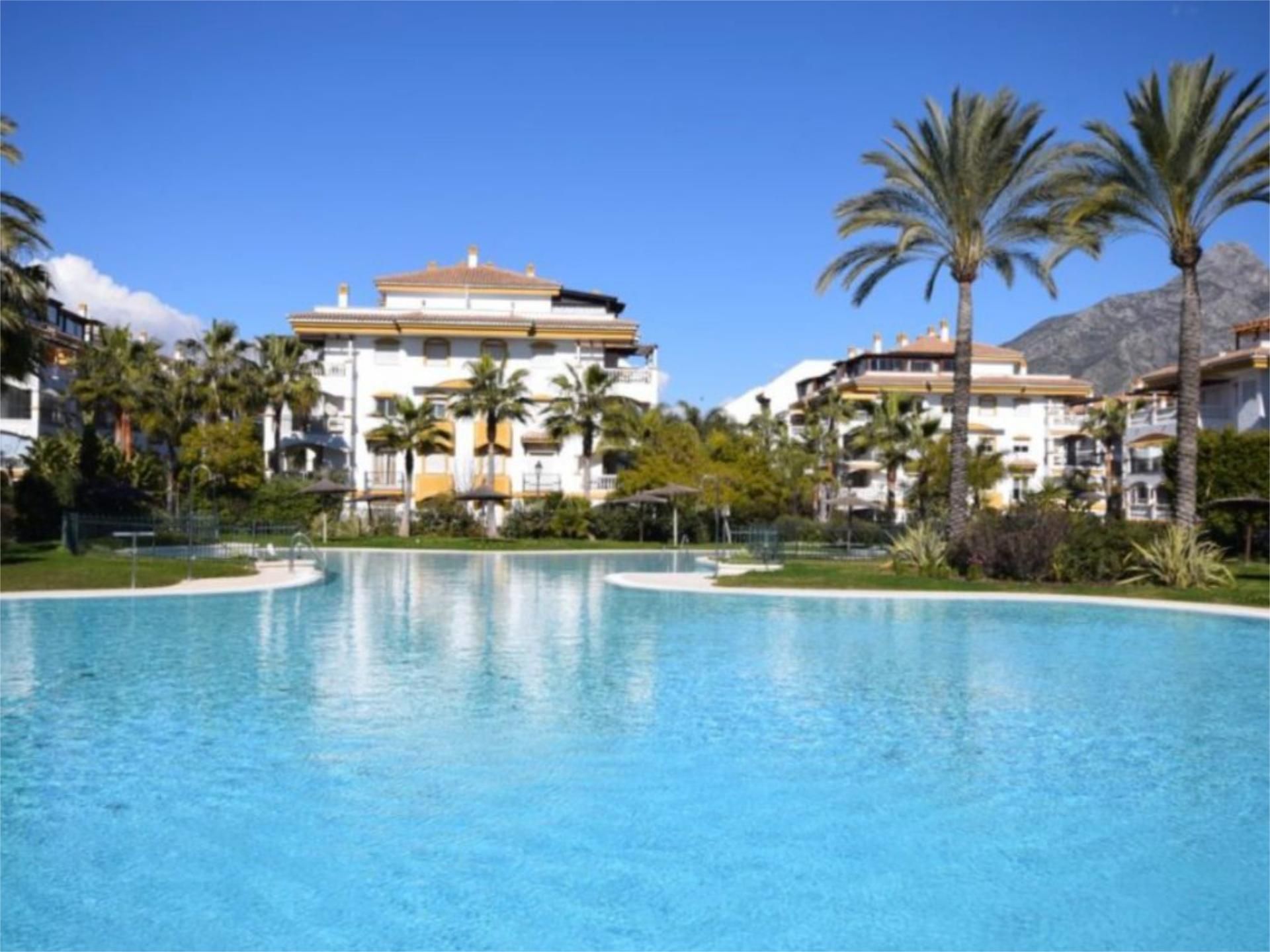Vista exterior de Planta baixa en venda en Marbella