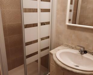 Bathroom of Apartment to rent in Astorga