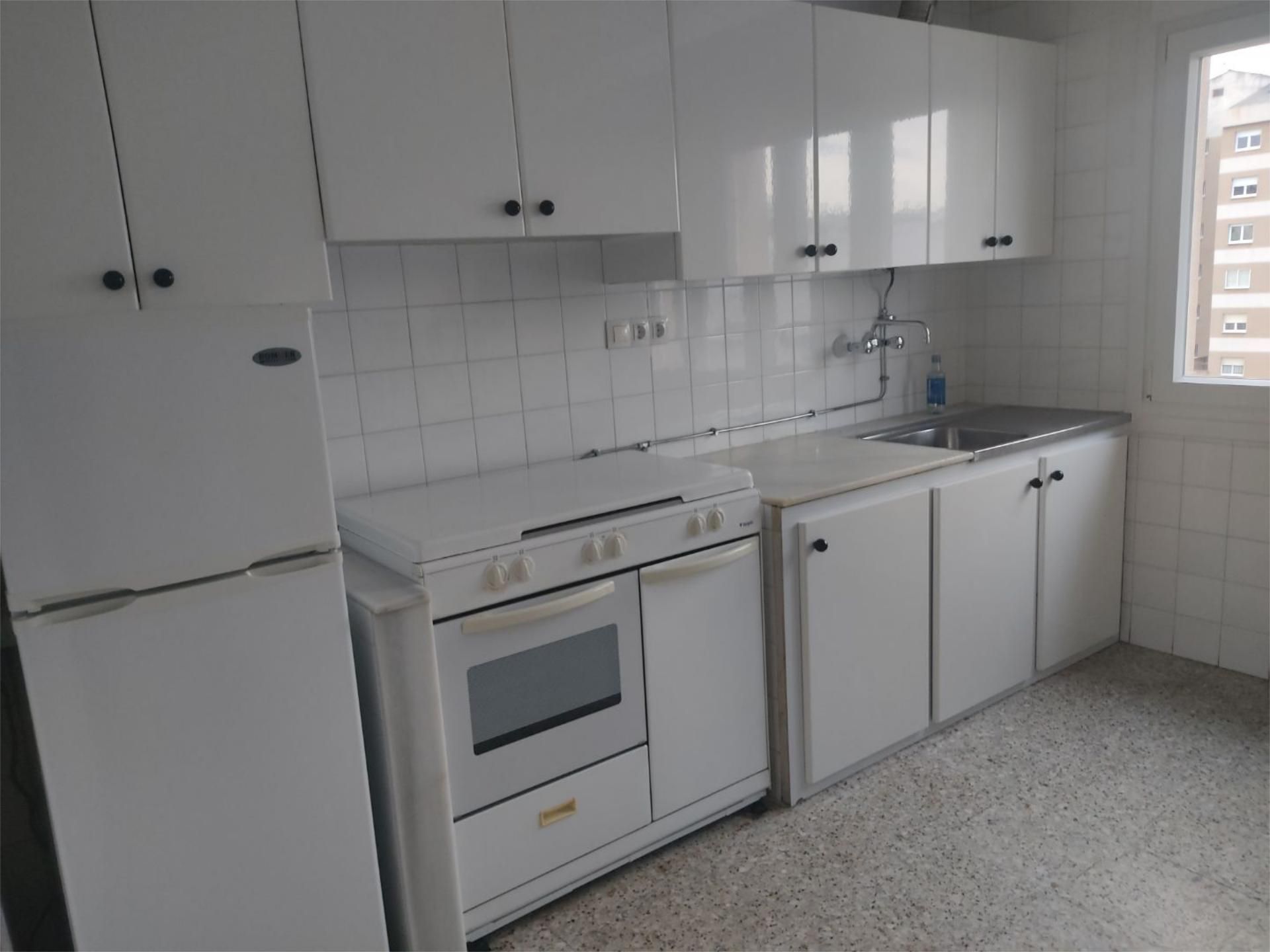 Cocina de Piso en venta en Burela con Calefacción, Terraza y Trastero