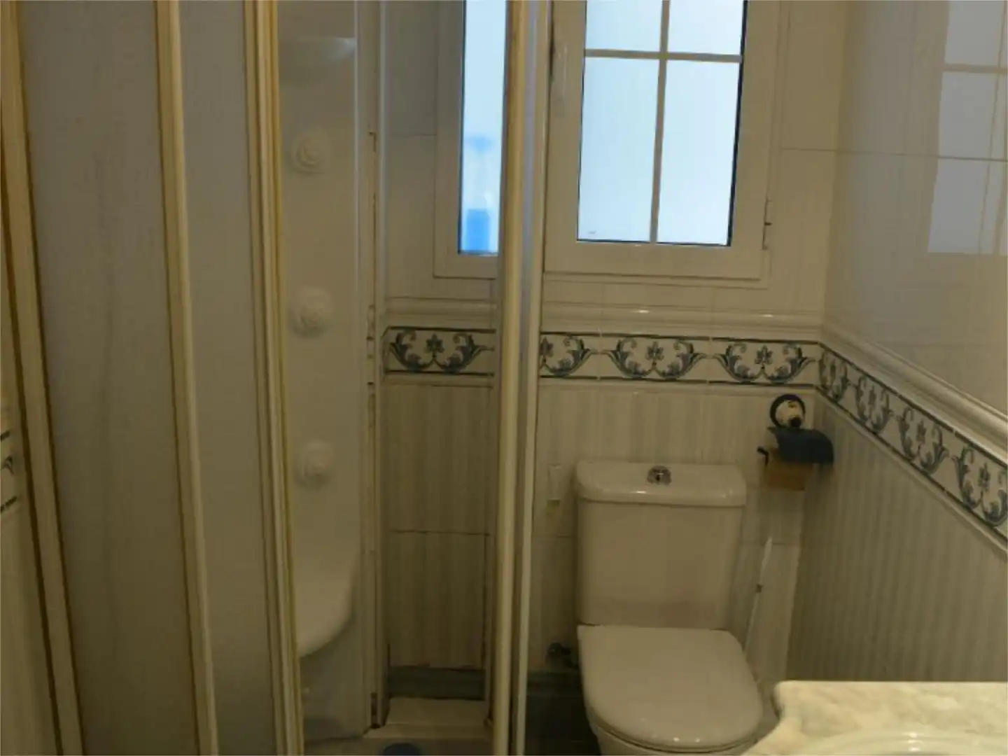 Badezimmer von Wohnung zur Miete in Albacete mit Klimaanlage, Heizung und Parkett