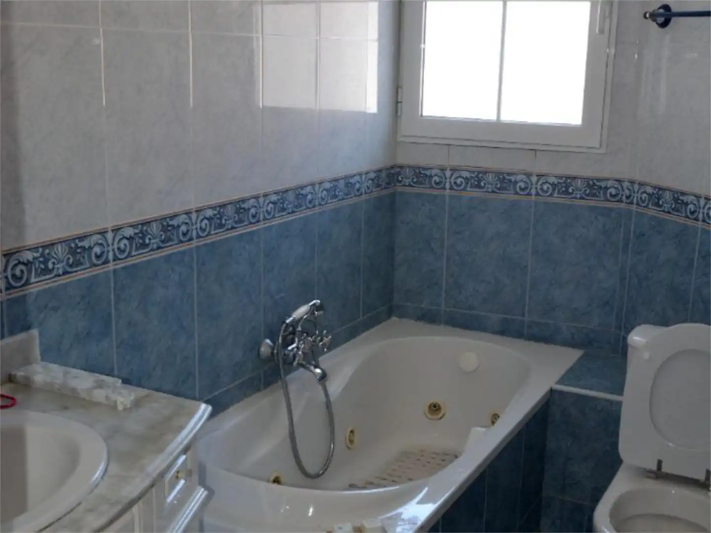 Badezimmer von Wohnung zur Miete in Albacete mit Klimaanlage, Heizung und Parkett