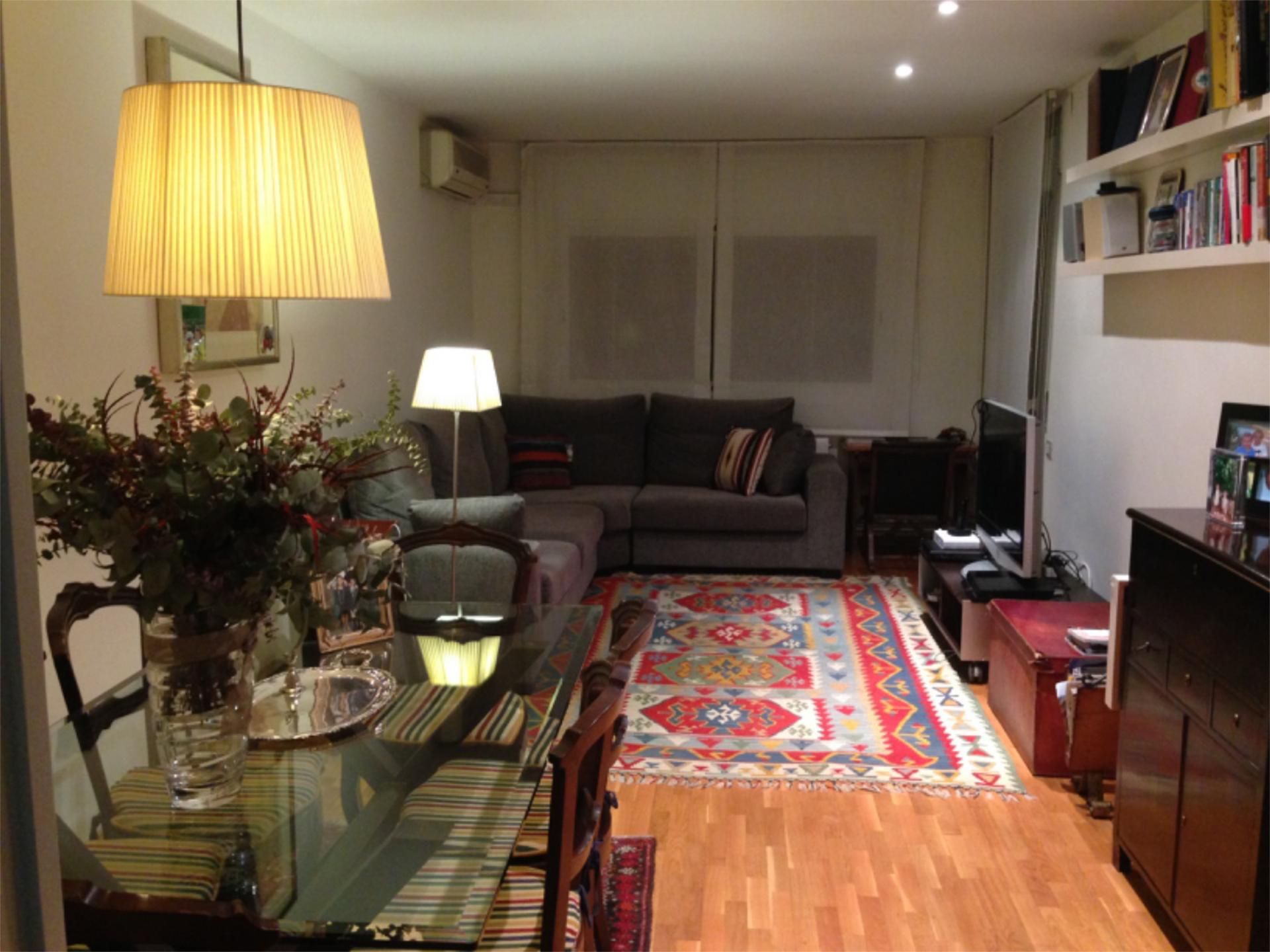 Sala d'estar de Pis de lloguer en Esplugues de Llobregat amb Aire condicionat, Calefacció i Parquet