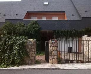 Exterior view of Single-family semi-detached for sale in Guadarrama  with Terrace and Swimming Pool