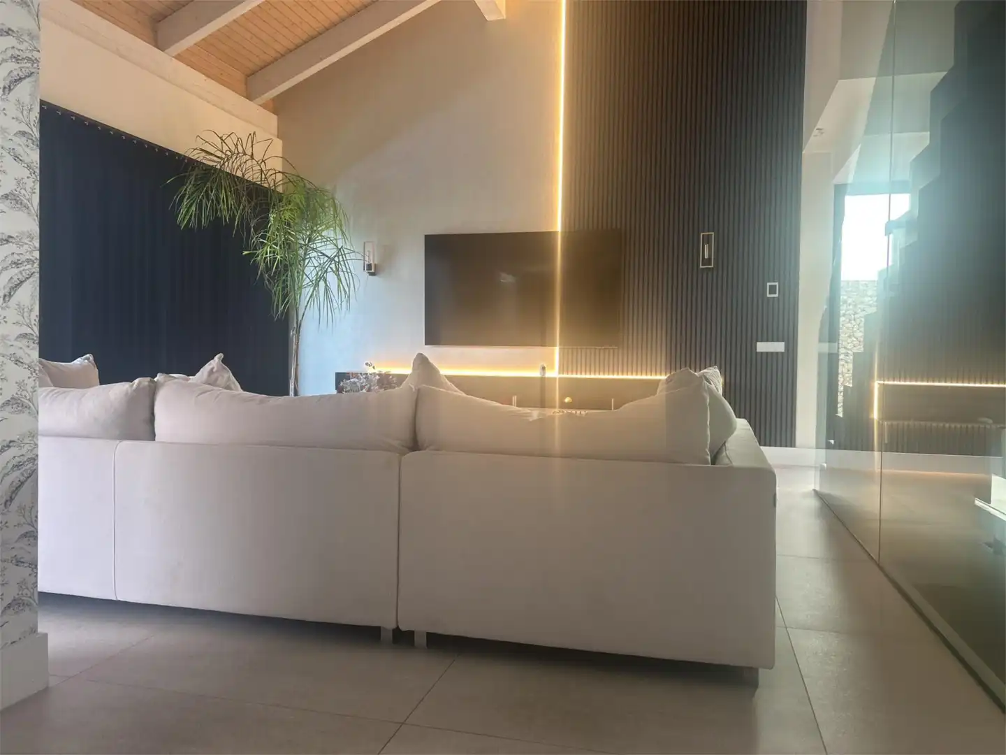 Houses for sale in Terreno Sector Sur 10, 103r, El Pastel Living room of Houses for sale in Boadilla del Monte with Air Conditioner, Terrace and Swimming Pool
