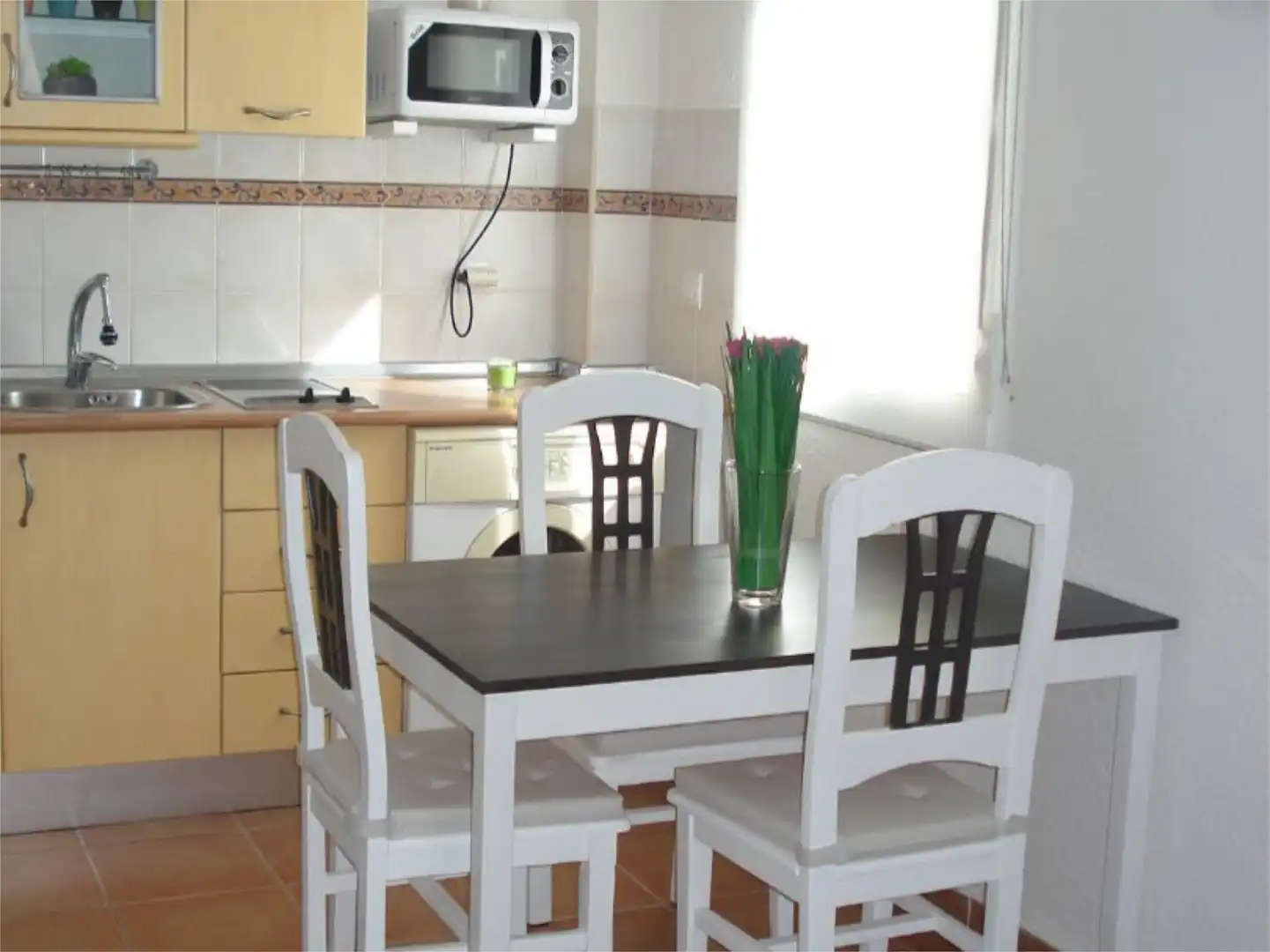 Apartamento de alquiler en Calle Palmera del Palacio, 1, Zahara Pueblo Cocina de Apartamento de alquiler en Zahara de los Atunes con Calefacción, Piscina y Amueblado