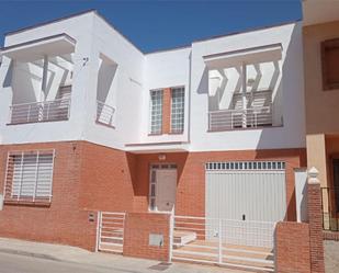 Exterior view of Single-family semi-detached for sale in Fuente Vaqueros  with Air Conditioner, Terrace and Balcony