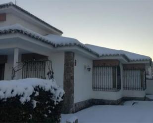 Vista exterior de Casa o xalet en venda en La Puebla de Montalbán amb Aire condicionat, Terrassa i Piscina