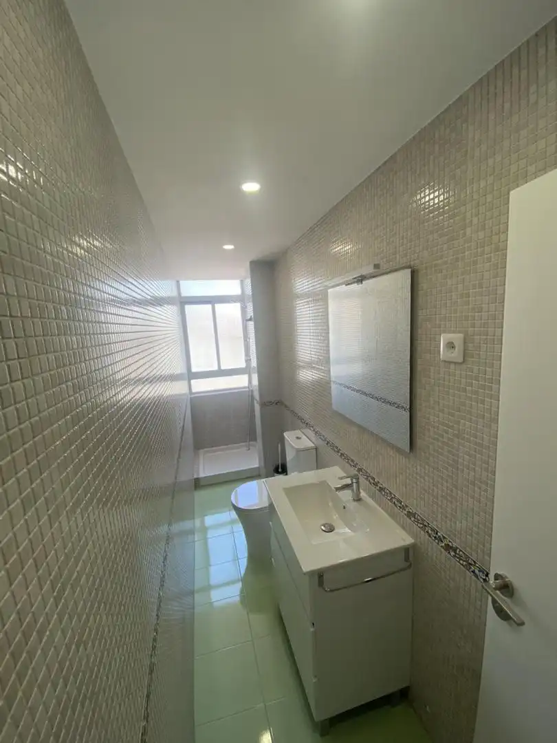 Habitació a Avenida de Madrid, 130, Barrio del Ave Bany de Apartament per a compartir en Zaragoza amb Calefacció, Moblat i Forn