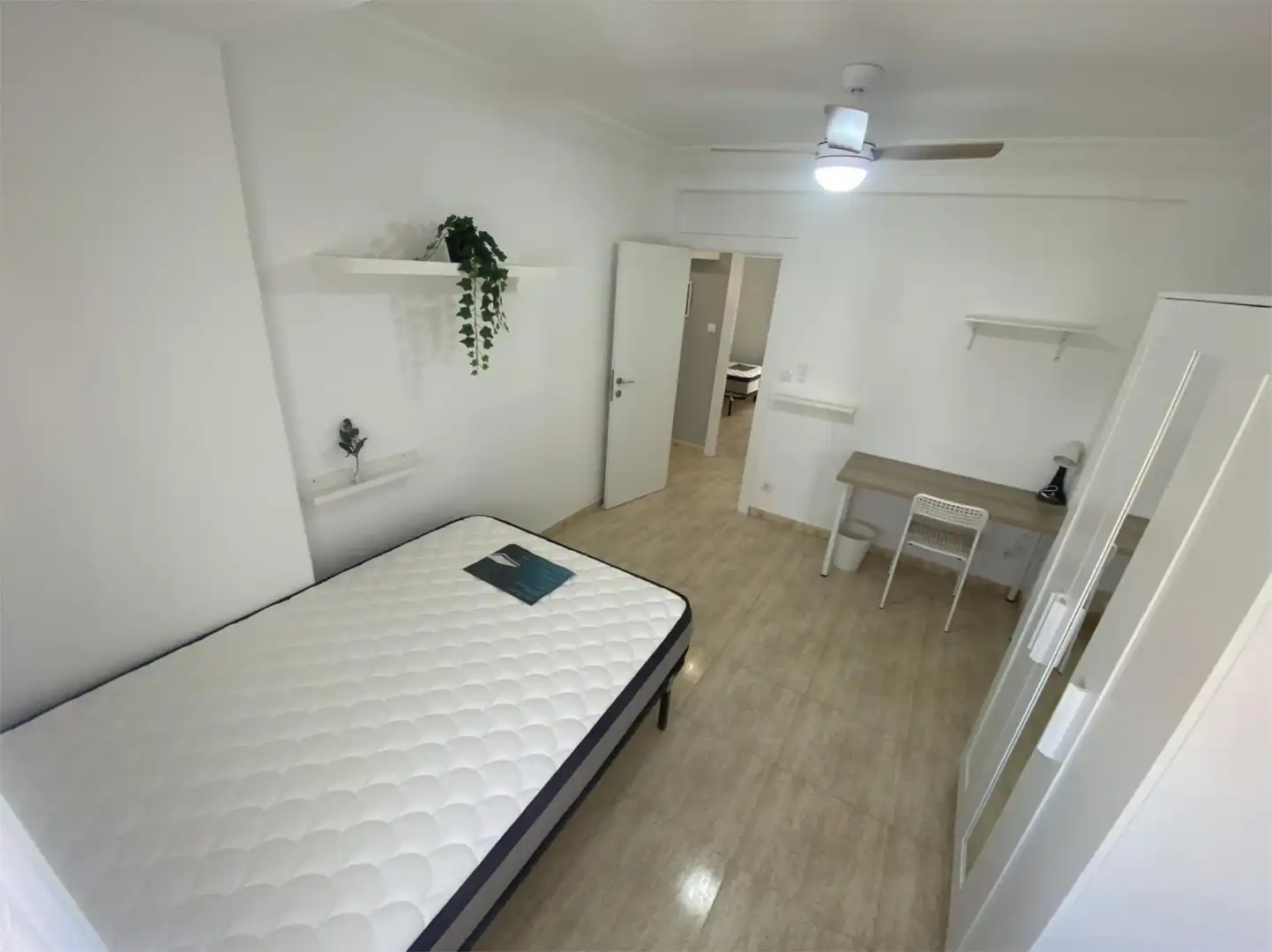 Habitació a Avenida de Madrid, 130, Barrio del Ave Dormitori de Apartament per a compartir en Zaragoza amb Calefacció, Moblat i Forn