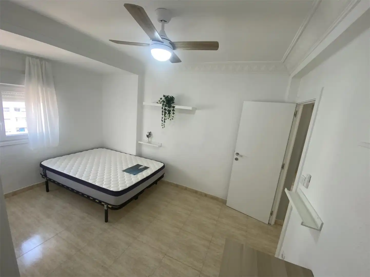 Habitació a Avenida de Madrid, 130, Barrio del Ave Dormitori de Apartament per a compartir en Zaragoza amb Calefacció, Moblat i Forn