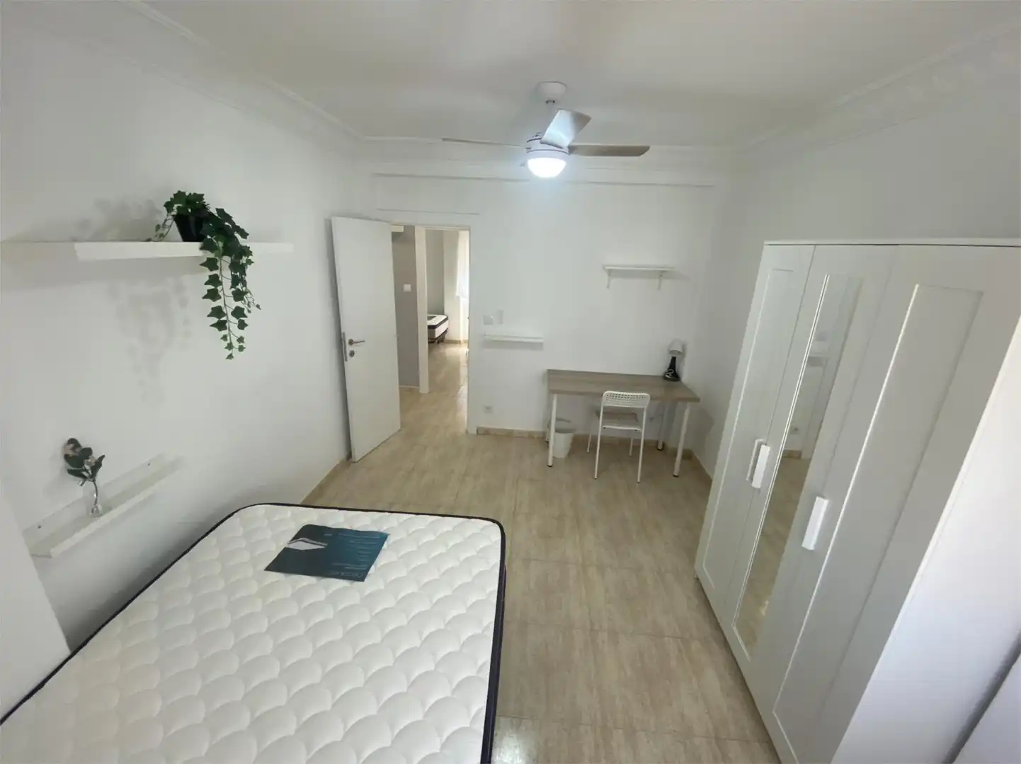 Habitació a Avenida de Madrid, 130, Barrio del Ave Dormitori de Apartament per a compartir en Zaragoza amb Calefacció, Moblat i Forn
