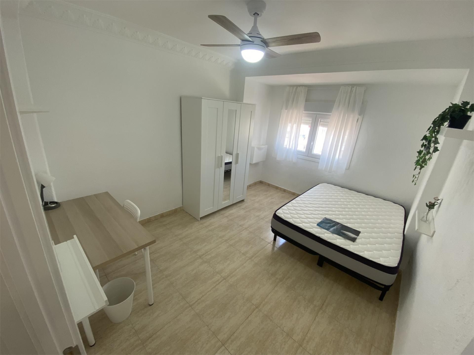 Bedroom of Apartment to share in  Zaragoza Capital  with Heating, Furnished and Oven