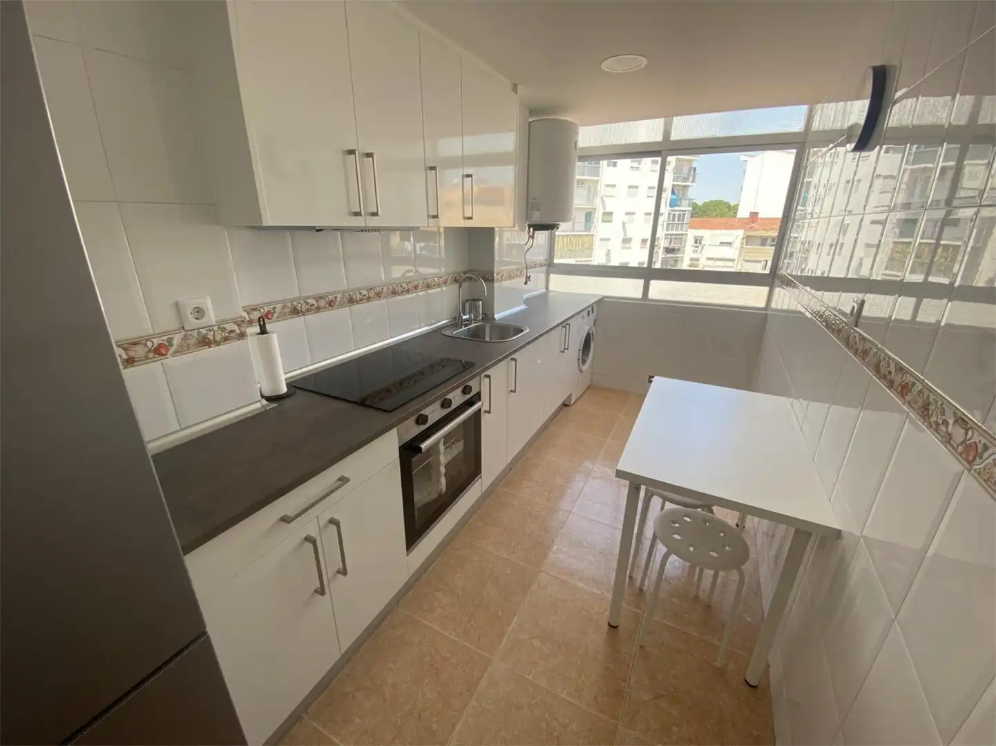 Habitació a Avenida de Madrid, 130, Barrio del Ave Cuina de Apartament per a compartir en Zaragoza amb Calefacció, Moblat i Forn