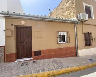 Vista exterior de Casa o xalet de lloguer en Morón de la Frontera amb Terrassa