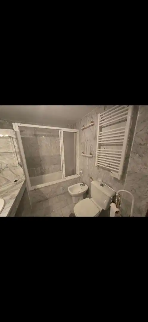 Baño de Piso en venta en Almuñécar con Aire acondicionado, Calefacción y Jardín privado