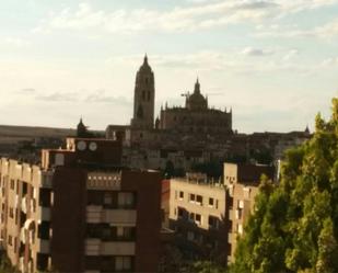 Vista exterior de Pis per a compartir en Segovia Capital amb Terrassa i Balcó