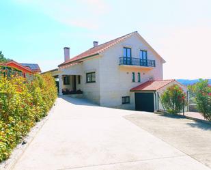 Vista exterior de Casa o xalet de lloguer en Ames amb Aire condicionat, Calefacció i Jardí privat