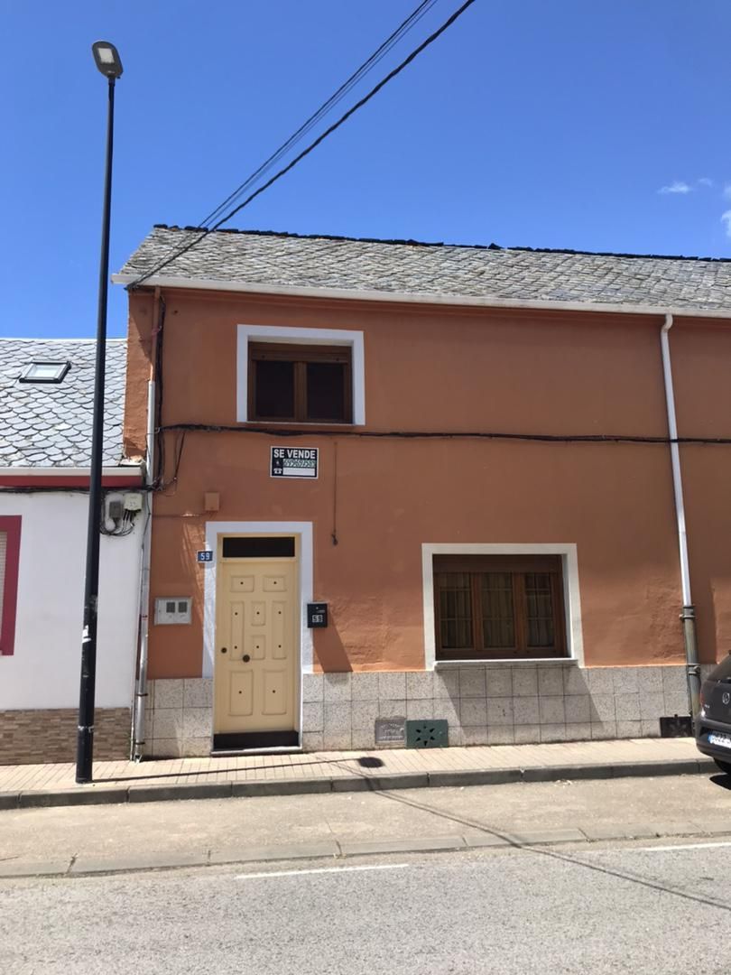 Exterior view of Single-family semi-detached for sale in Folgoso de la Ribera  with Heating, Parquet flooring and Terrace