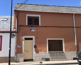 Vista exterior de Casa adosada en venda en Folgoso de la Ribera amb Terrassa