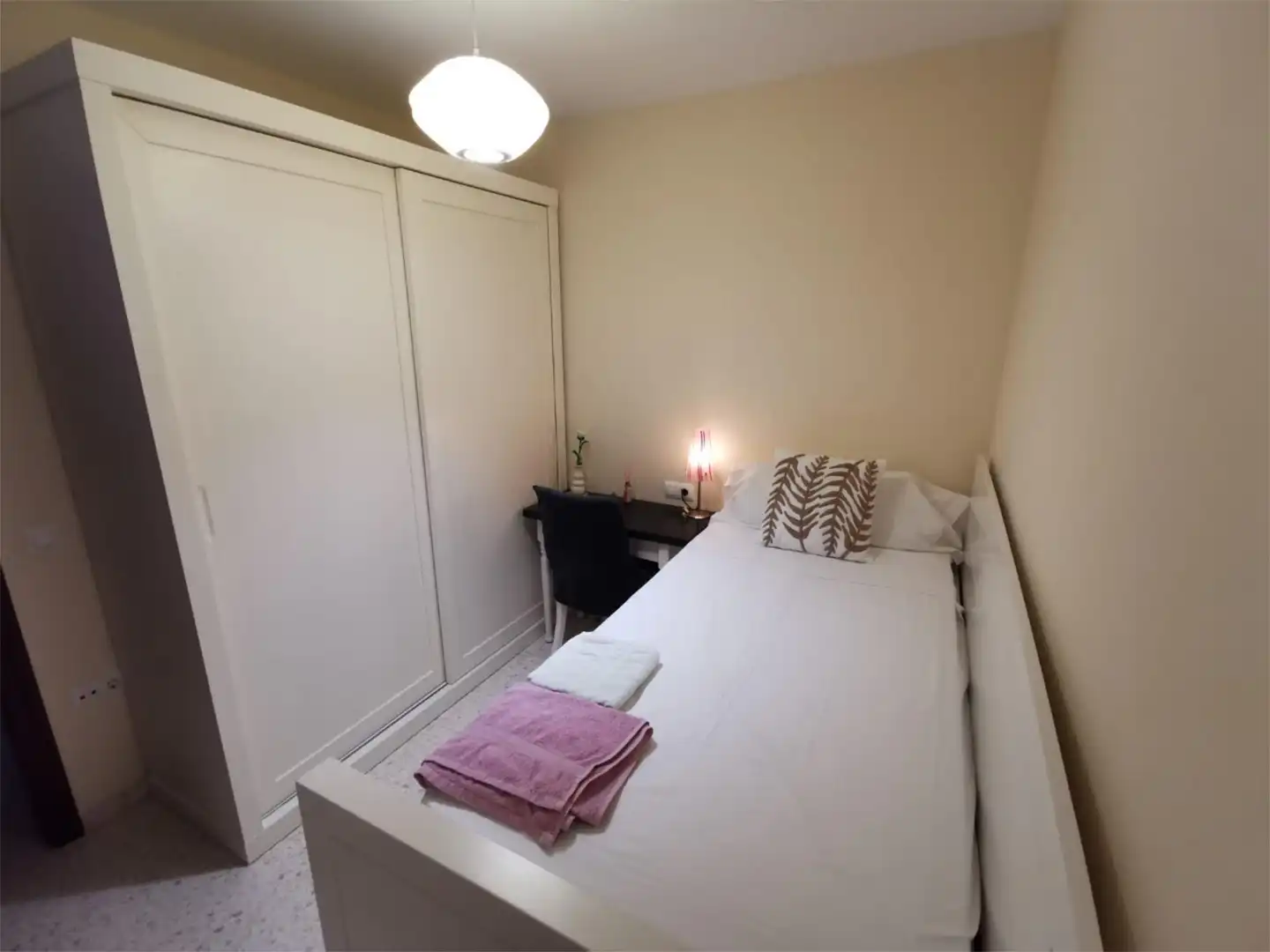 Zimmer in Calle Zagrilla, 12, Poleares Schlafzimmer von Wohnung zur untervermieten in Lucena mit Möbliert