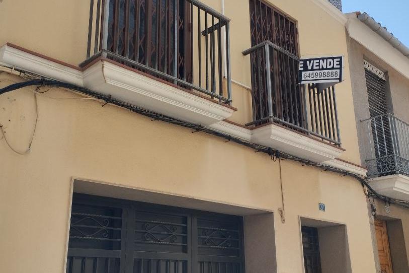 Casa adosada en venda a Carrer Mare de Déu Dels Dolors, 29, Casco Antiguo - Darremur, Castellón - imatge 1 Foto 1 de Casa adosada en venda a Carrer Mare de Déu Dels Dolors, 29, Casco Antiguo - Darremur, Castellón