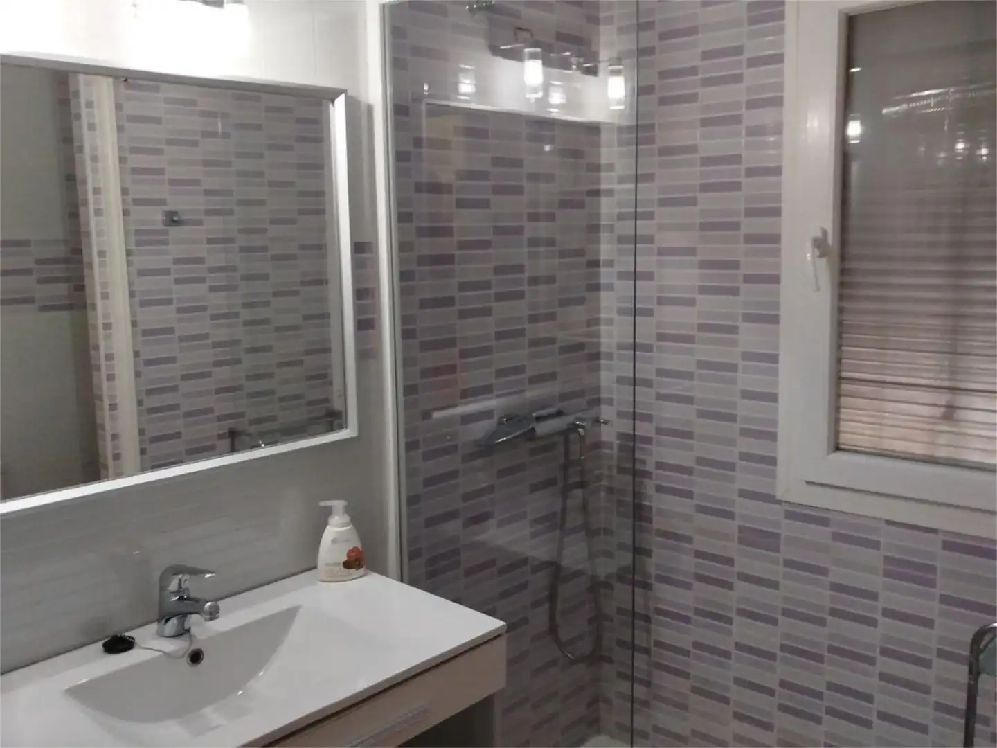 Baño de Casa o chalet en venta en Sanlúcar la Mayor con Aire acondicionado, Calefacción y Jardín privado