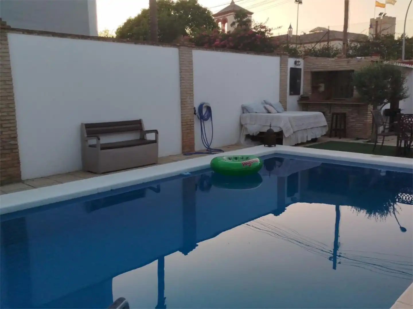 Piscina de Casa o chalet en venta en Sanlúcar la Mayor con Aire acondicionado, Calefacción y Jardín privado