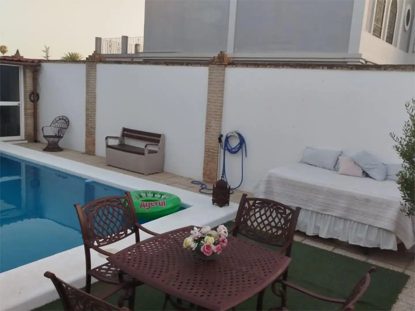 Piscina de Casa o chalet en venta en Sanlúcar la Mayor con Aire acondicionado, Calefacción y Jardín privado