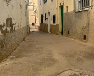 Vista exterior de Casa adosada en venda en Alloza amb Terrassa i Moblat