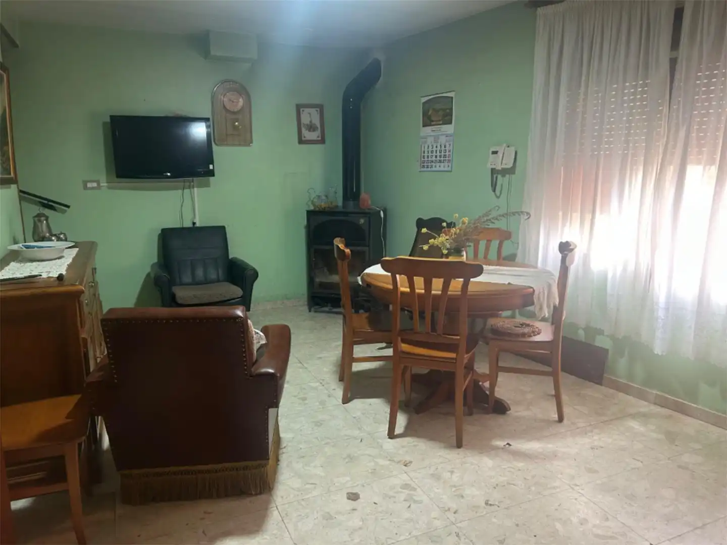 Casa adosada en venta en Calle Peñal, 7, Alloza Sala de estar de Casa adosada en venta en Alloza con Terraza y Amueblado