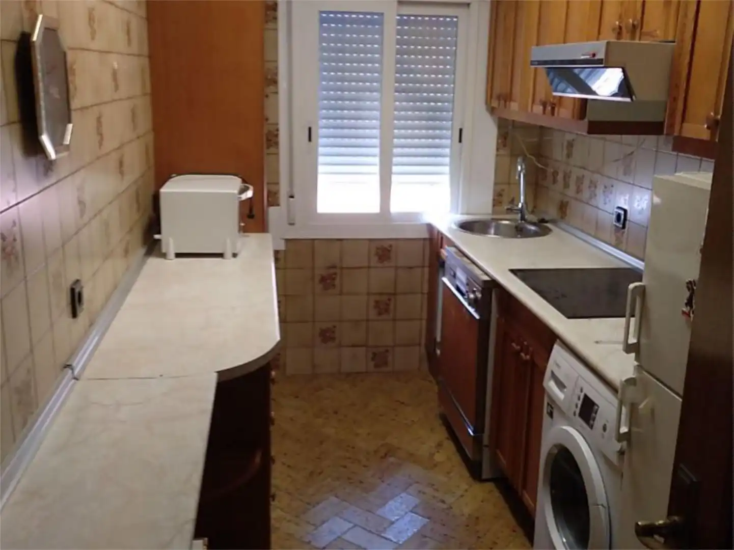 Flat for rent in Calle de los Mártires de la Ventilla, 40, Almenara -Ventilla Kitchen of Flat for rent in Madrid with Air Conditioner, Heating and Parquet flooring