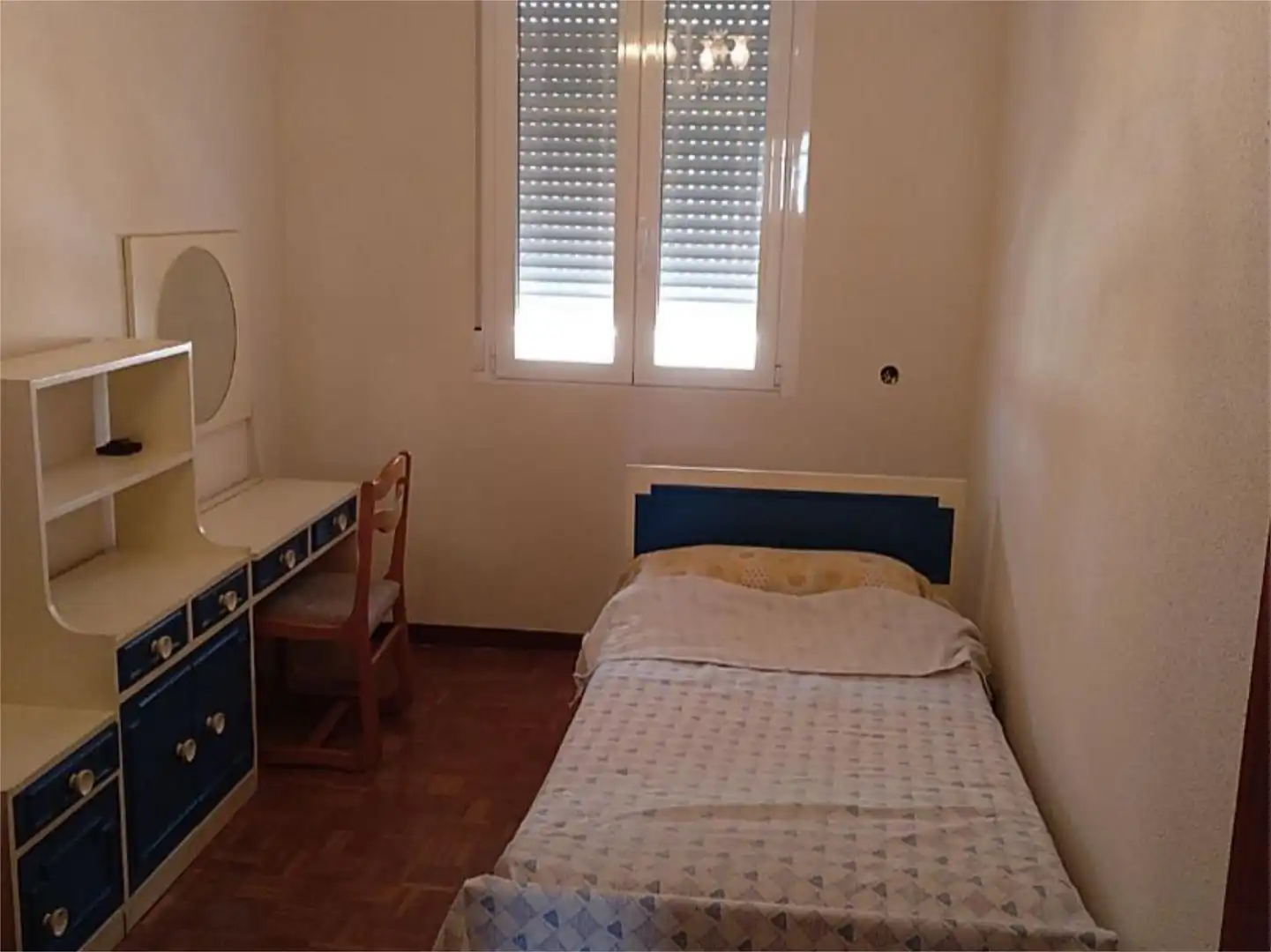 Flat for rent in Calle de los Mártires de la Ventilla, 40, Almenara -Ventilla Bedroom of Flat for rent in Madrid with Air Conditioner, Heating and Parquet flooring