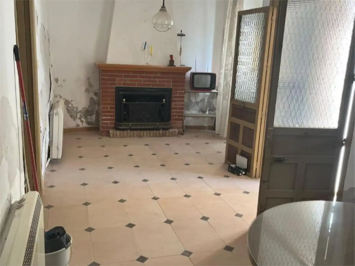 Casa adosada en venta en Plaza la Constitucion, 4, Cárcheles Casa adosada en venta en Cárcheles con Calefacción y Balcón