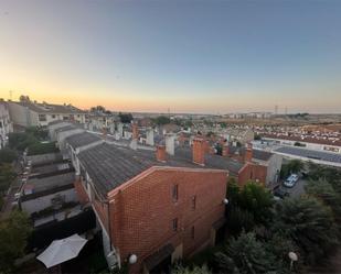Vista exterior de Àtic en venda en San Agustín del Guadalix amb Aire condicionat, Terrassa i Balcó
