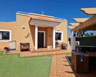 Vista exterior de Casa o xalet en venda en Antigua amb Aire condicionat, Terrassa i Piscina