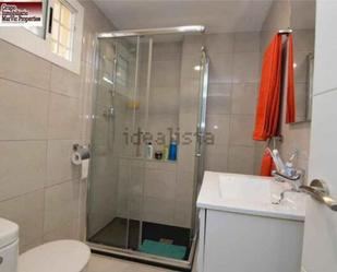 Bany de Apartament de lloguer en Benidorm amb Terrassa i Piscina