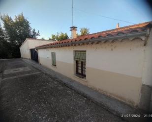 Exterior view of Single-family semi-detached for sale in Villagonzalo de Tormes