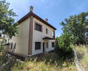 Vista exterior de Casa o xalet en venda en Sotillo de la Adrada amb Aire condicionat, Terrassa i Balcó