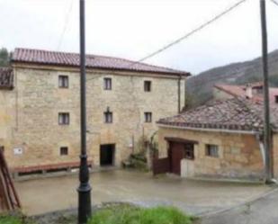 Vista exterior de Casa adosada en venda en Valle de Sedano amb Balcó