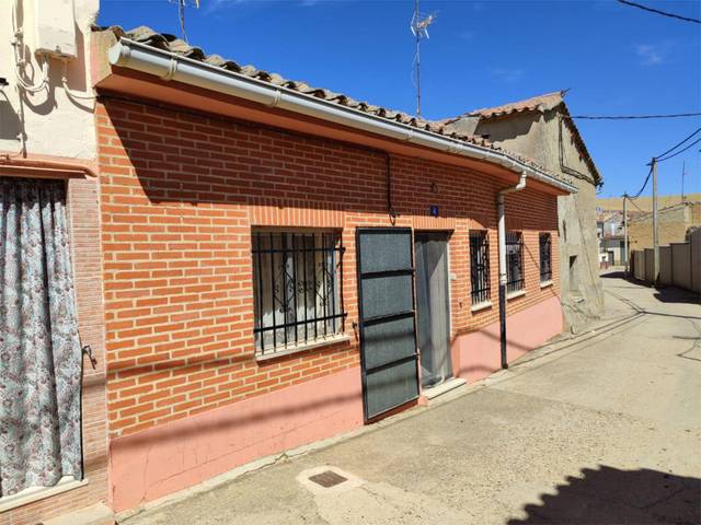 Casa adosada en Venta en Calle Cascajo, 4 en Vezdemarbán