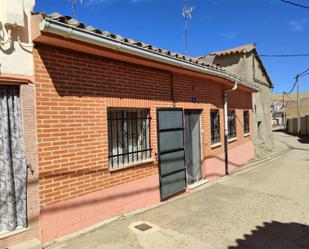 Vista exterior de Casa adosada en venda en Vezdemarbán