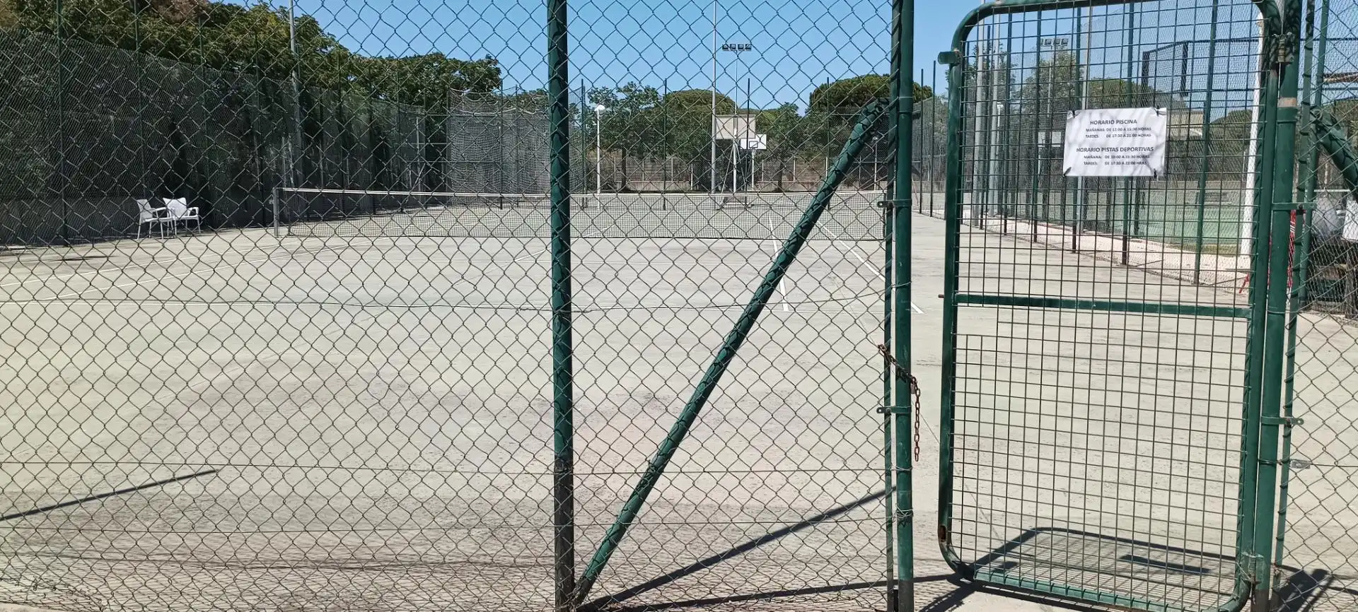 Parking of Flat for rent in Punta Umbría  with Air Conditioner, Heating and Private garden