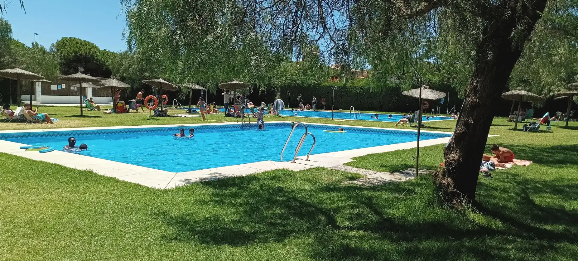 Swimming pool of Flat for rent in Punta Umbría  with Air Conditioner, Heating and Private garden