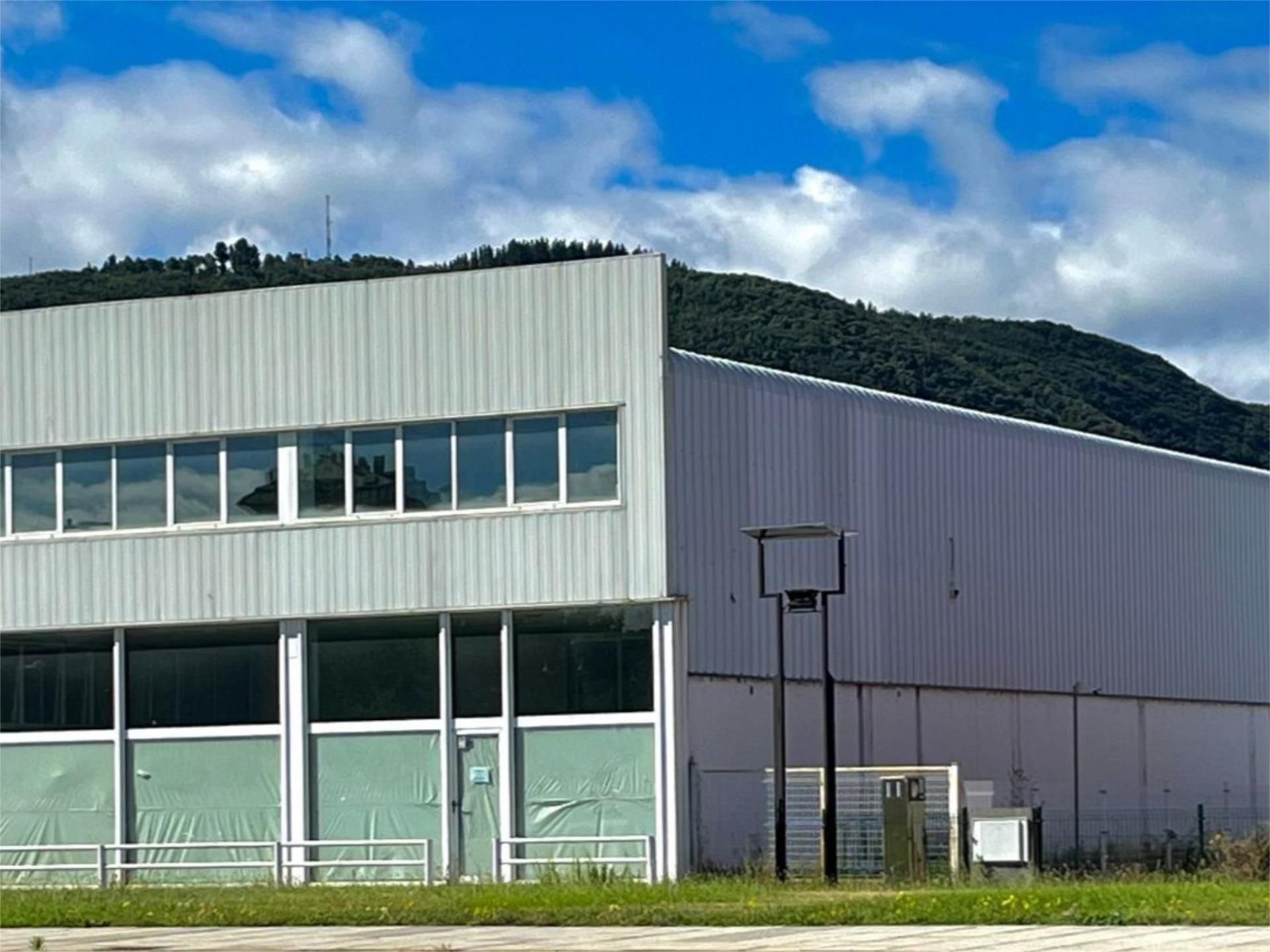 Vista exterior de Nave industrial de alquiler en Ponferrada